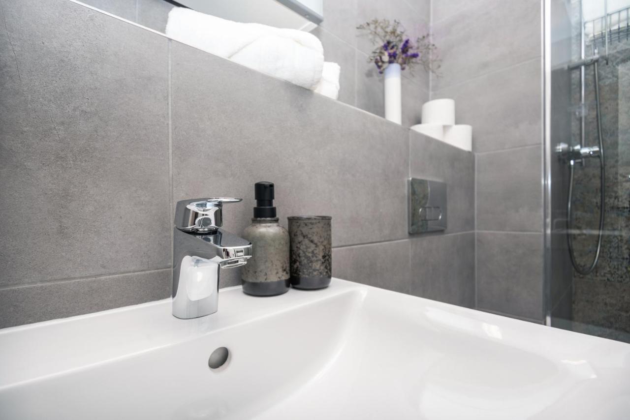 ברטיסלאבה City Center Apartment - Modern & Elegant מראה חיצוני תמונה